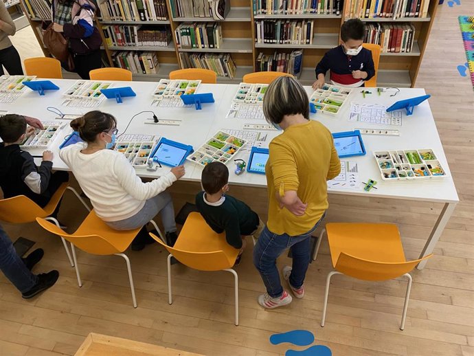 La Biblioteca Cánovas del Castillo lleva la divulgación científica a distintos espacios de la capital
