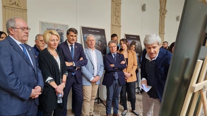 El delegado del Gobierno de España en Andalucía. Pedro Fernández, asite a la presentación de la rehabilitación del Palacio de los Marqueses de Cadimo en Baza (Granada).