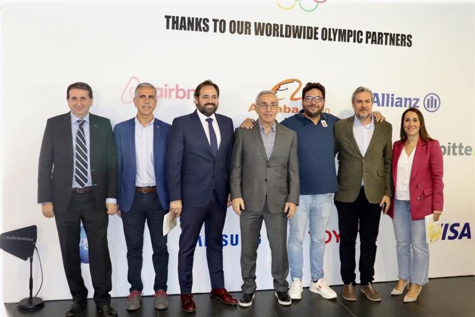 El presidente del PP de C-LM, Paco Núñez, en la presentación del libro 'Espíritu Olímpico' de Alberto Fernández