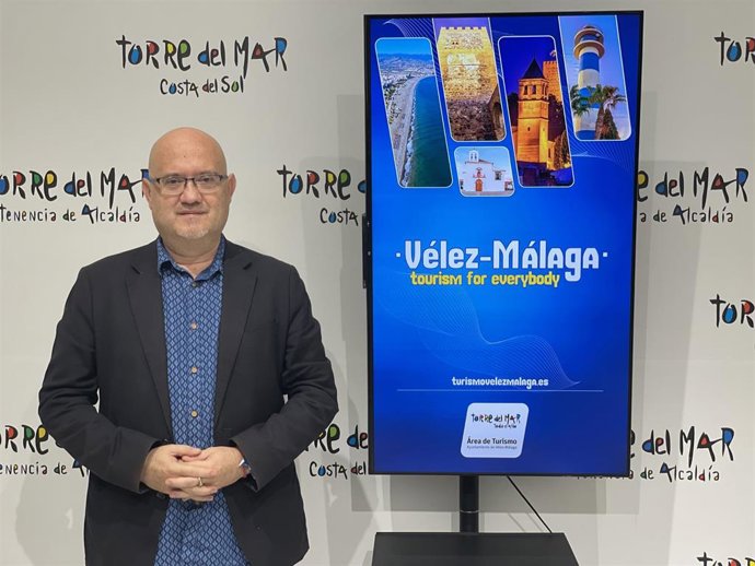 El primer teniente de alcalde del municipio malagueño de de Vélez-Málaga y concejal de Turismo, Jesús Pérez Atencia, informa de la presencia del destino en WTM