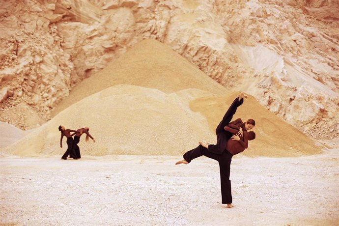 Sesión de fotografías promocionales en la cantera de Torremolinos de la obra de danza 'Hiraeth', perteneciente a Factoría Echegaray.