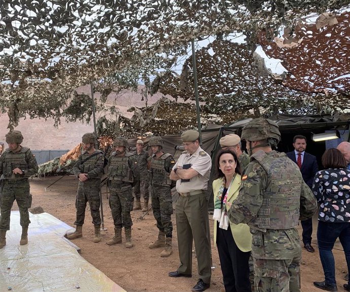 La ministra de Defensa, Margarita Robles, en el Puesto de Mando expuesto en la base militar 'General Alemán Ramírez', en Las Palmas de Gran Canaria