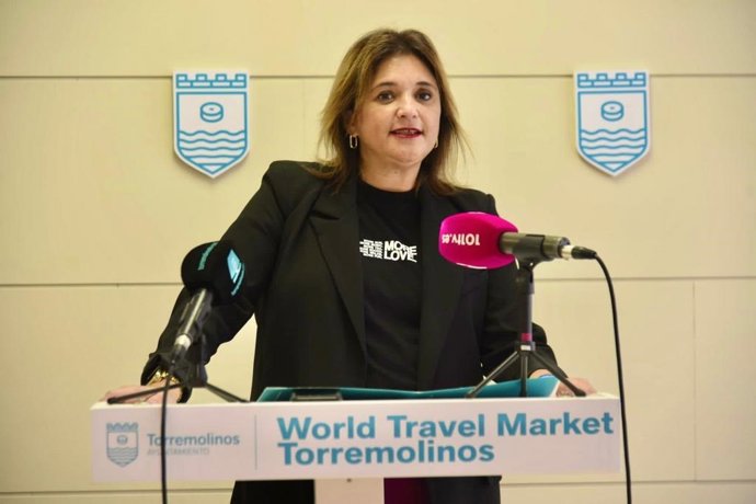 La alcaldesa de Torremolinos, Margarita del Cid, en rueda de prensa