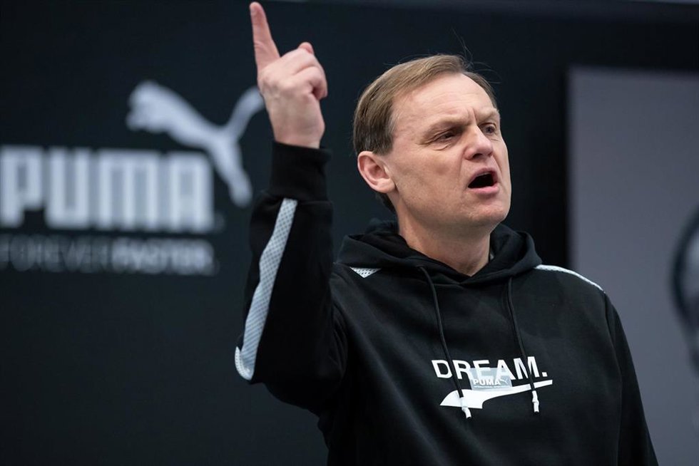 Archivo - 19 February 2020, Bavaria, Herzogenaurach: Bjorn Gulden, Chairman and Managing Director of German sportswear manufacturer Puma speaks during the company's annual press conference. Photo: Daniel Karmann/dpa