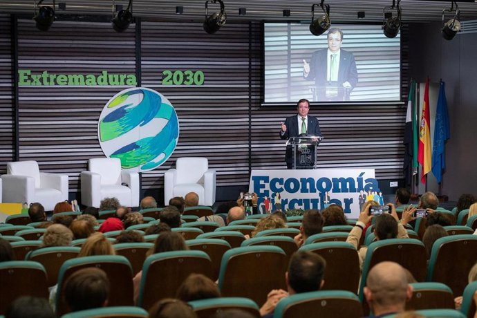 El presidente extremeño, Guillermo Fernández Vara, en el I Congreso Regional de Economía Circular 2030.