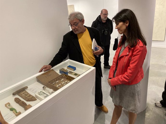 Miriam García Cabezas en la inauguración de la retrospectiva del artista Hilario Bravo 'Diario de un chamán. 50 años' en el MEIAC.