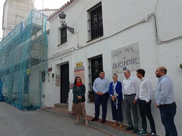 La delegada del Gobierno andaluz en Málaga, Patricia Navarro, visita la rehabilitación de la Casa Natal de Blas Infante en Casares