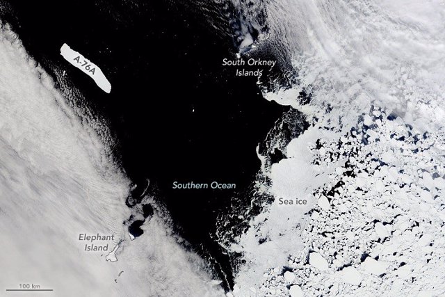 El iceberg A76-A mide 135 kilómetros de largo por 26 de ancho