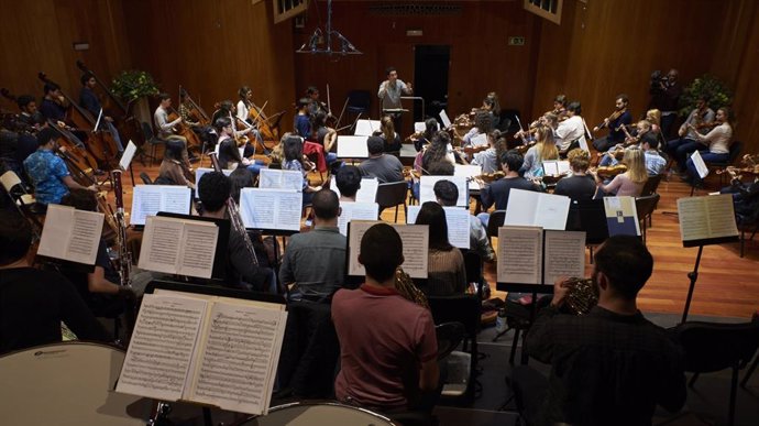 La Orquesta Sinfónica Freixenet en un ensayo enel Auditorio Sony