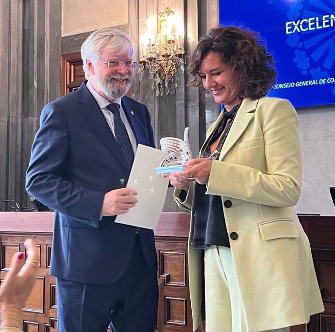 La andaluza Coral Zamora recibe el Premio a la Excelencia Química 2022