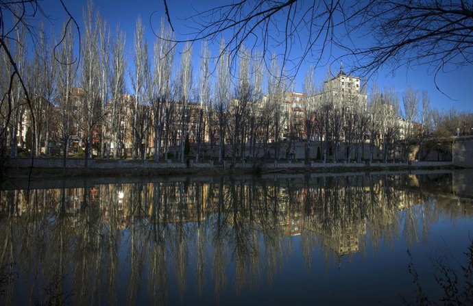 Archivo - Vista del Río Duero, a 16 de enero de 2022, en Aranda de Duero, Burgos, Castilla y León (España).