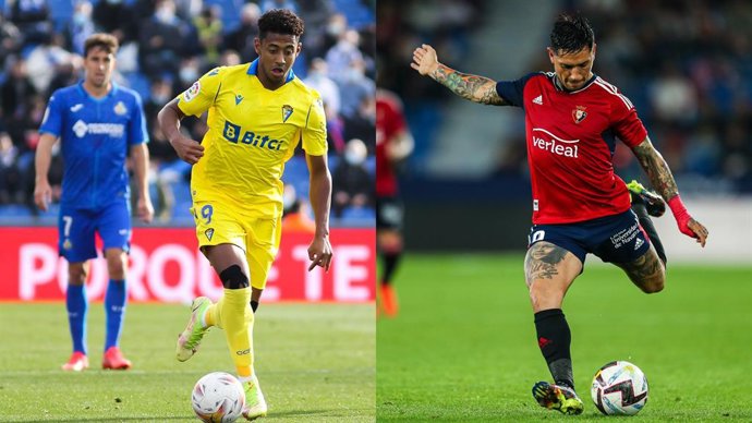 El jugador del Cádiz Choco Lozano conduce el balón en un partido ante el Getafe; y el futbolista de Osasuna 'Chimy' Ávila glpea el esférico.