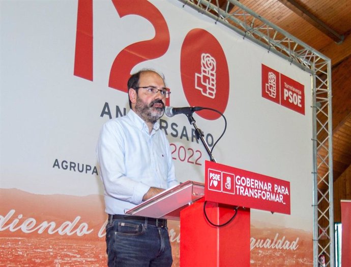 Archivo - José Luis Urraca, secretario general del PSOE de Torrelavega y portavoz de los socialistas en el Ayuntamiento