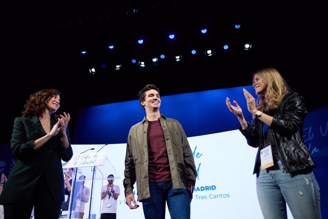 La presidenta de la Comunidad de Madrid y del PP de Madrid, Isabel Díaz Ayuso, el presidente electo de Nuevas Generaciones del PP de Madrid, Ignacio Dancausa, y la presidenta nacional de Nuevas Generaciones, Beatriz Fanjul