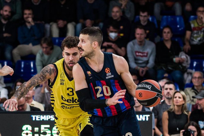 Nico Laprovittola durante el partido de Euroliga entre el  Barcelona  y el Fenerbahce
