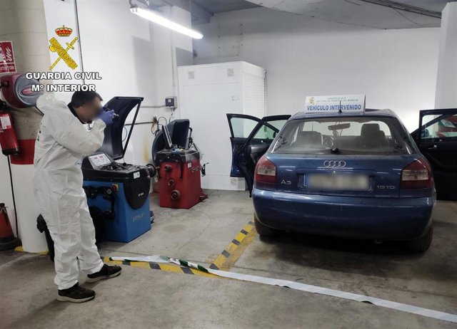 El vehículo implicado en el siniestro vial fue localizado oculto en una nave industrial de La Palma en Cartagena