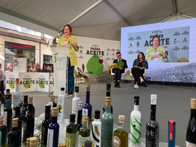 La consejera de Salud y Consumo de la Junta de Andalucía, Catalina García, en la inauguración de la Fiesta del Primer Aceite
