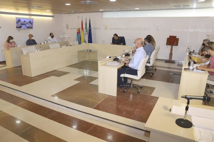 Archivo - Imagen de archivo del Pleno de La Rinconada.