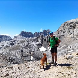 El nuevo presidente de la Federación Riojana de Montaña, Daniel Rey, en una ruta por la montaña