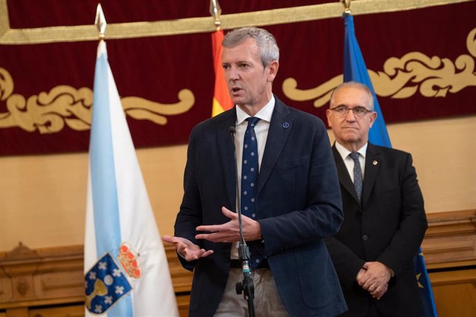 El presidente de la Xunta, Alfonso Reuda, recibe a los alcaldes de la Asociación de Municipios del Camino de Santiago.