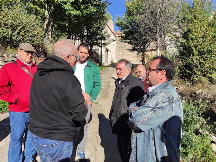 El portavoz parlamentario de Izquierda Unida en el Congreso, Enrique Santiago, y el coordinador de la formación en la región, Juan Ramón Crespo