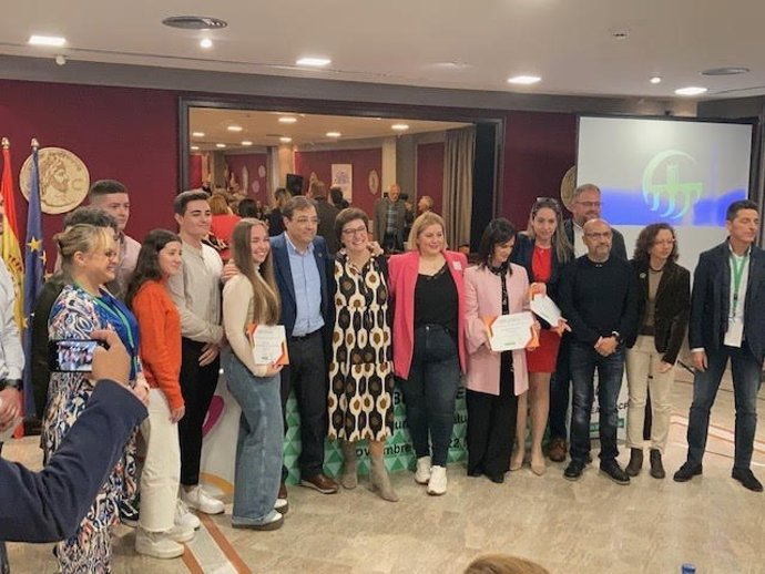 Vara, miembros de la Feampa-CP y premiados en las jornadas celebradas en Mérida.