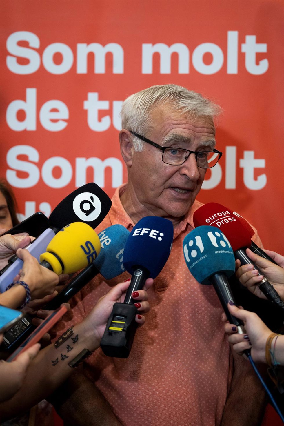 Archivo - El alcalde de Valncia, Joan Ribó, responde a los medios en una imagen de archivo