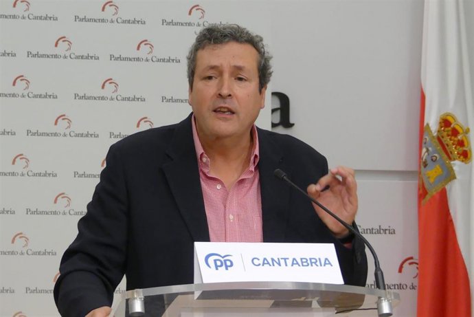 El portavoz del PP en el Parlamento de Cantabria, Íñigo Fernández