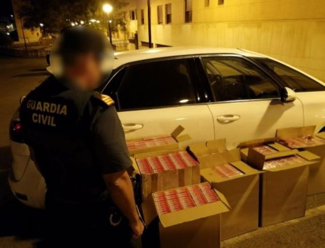 Dos detenidos tras incautar 5.000 paquetes de tabaco de contrabando en la A-92N a la altura de Gor