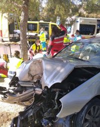 Graves una mujer de 82 años y un joven de 27 tras chocar su coche contra un árbol en Pozuelo