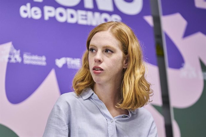 La secretaria de Organización de Unidas Podemos, Lilith Verstrynge, durante la celebración de la 'Uni de otoño' en la Facultad de Ciencias Políticas de la Universidad Complutense de Madrid, a 5 de noviembre de 2022, en Madrid (España).