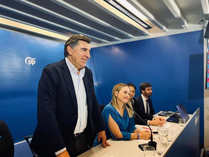 La presidenta del PP balear, Marga Prohens, abre las jornadas de formación de los equipos de campaña del PP de Baleares para las elecciones de 2023, junto al secretario nacional de Formación del PP, José Antonio Bermúdez de Castro
