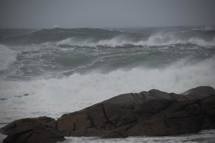 Fuerte oleaje en la zona de Santa Maria de Oia hasta Cabo Silleiro, a 20 de octubre de 2022, en Pontevedra, Galicia, (España).