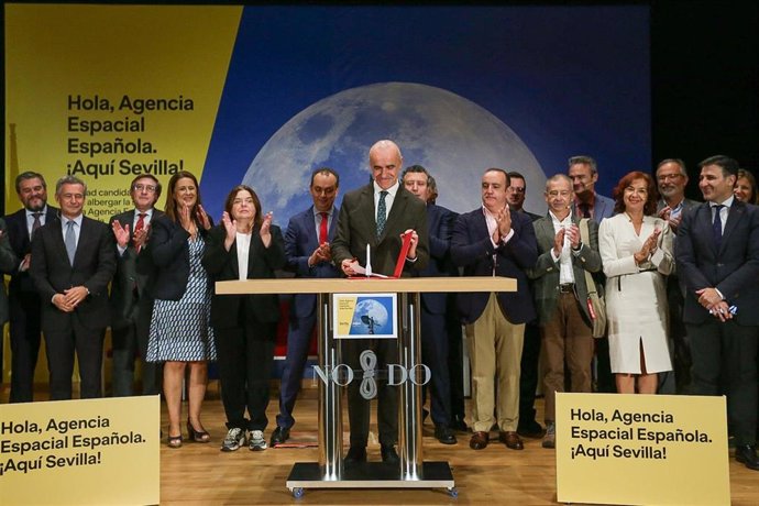 El alcalde de Sevilla, Antonio Muñoz, en la presentación de la candidatura de la ciudad para albergar la sede de la Agencia Espacial en el CREA de San Jerónimo, que es el que se ofrece para acoger este organismo gubernamental.