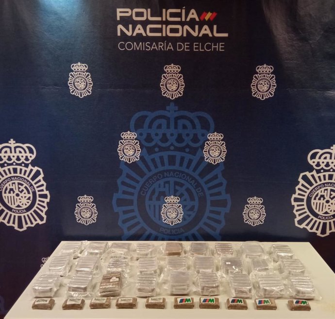 Nota De Prensa "La Policía Nacional Detiene Al Conductor De Un Vehículo Que Portaba En El Maletero 16 Kilogramos De Hachís"