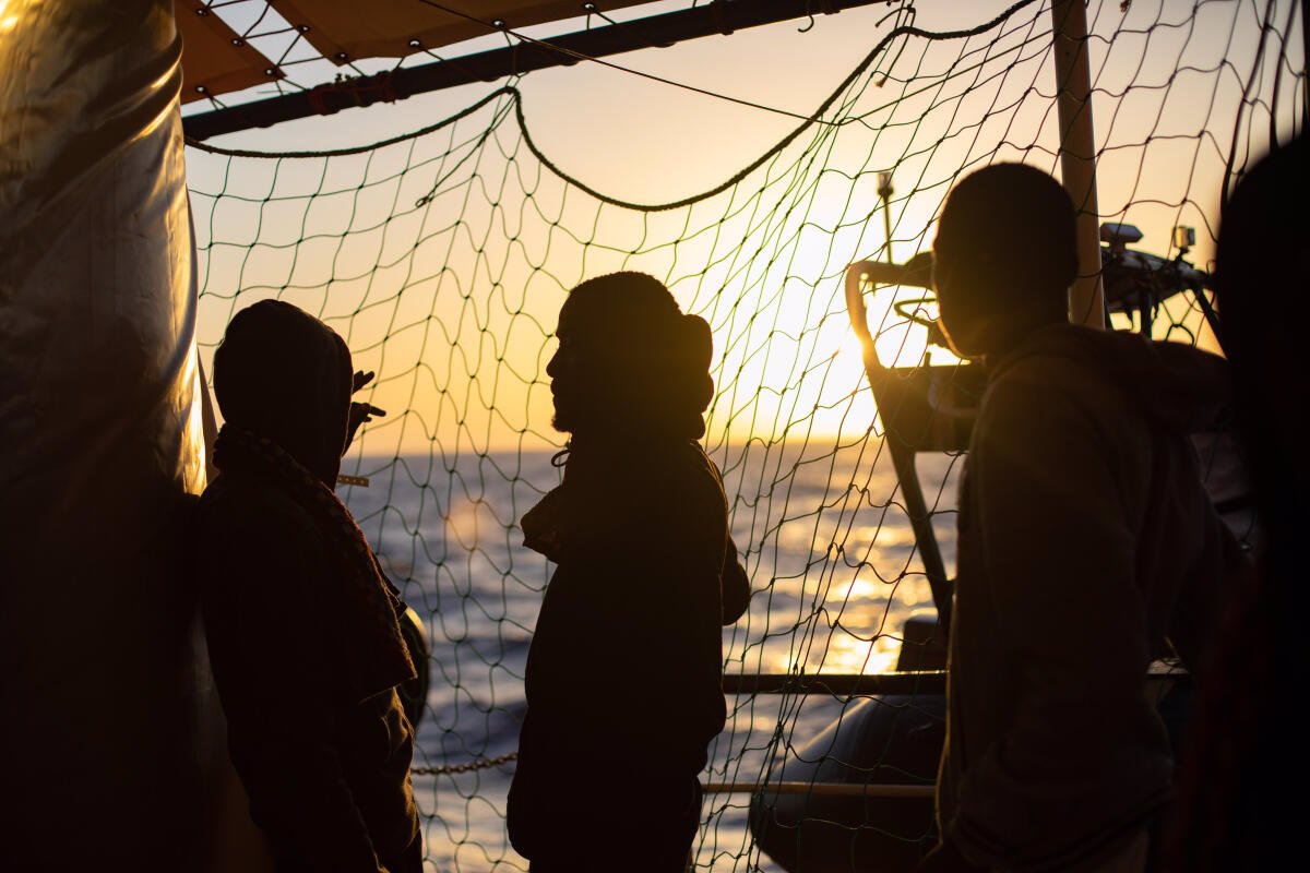 L’Italia consente finalmente lo sbarco di 140 migranti dalla nave di salvataggio ‘Humanity 1’