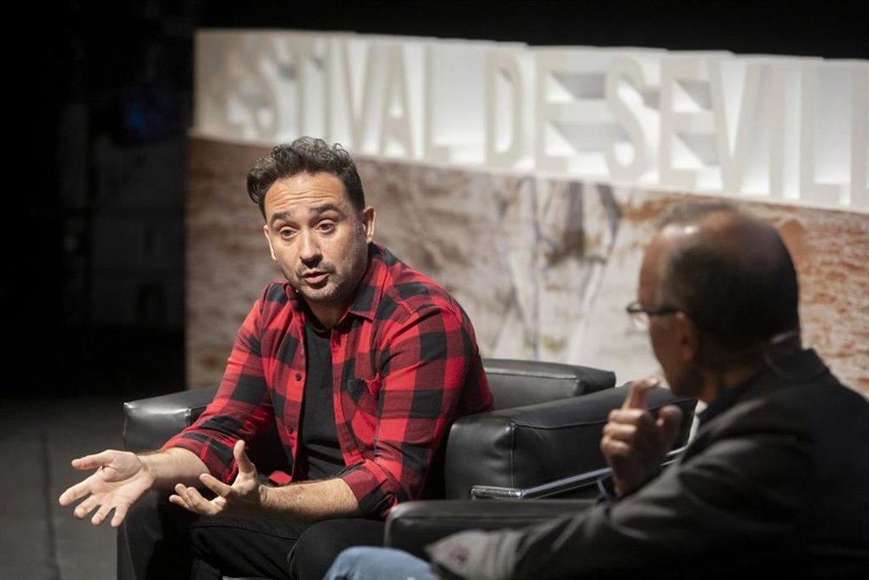 Bayona anuncia en el Festival de Sevilla que desarrolla la adaptación de 'A sangre y fuego', de Chaves Nogales