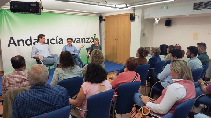 El PP traslada a concejales de Hacienda y portavoces en Almería los presupuestos "más sociales" de la Junta