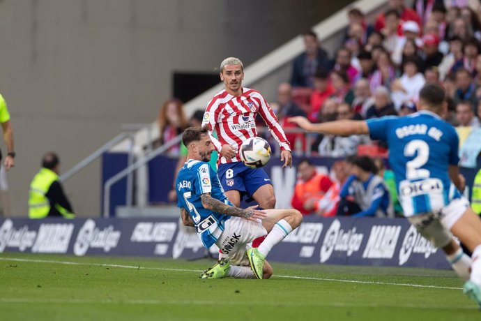 Antoine Griezmann of Atletico de Madrid fights for the ball wih Fernando Calero of RCD Espanyol during the spanish league, La Liga Santander, football match played between Atletico de Madrid and RCD Espanyol at Civitas Metropolitano stadium on November 