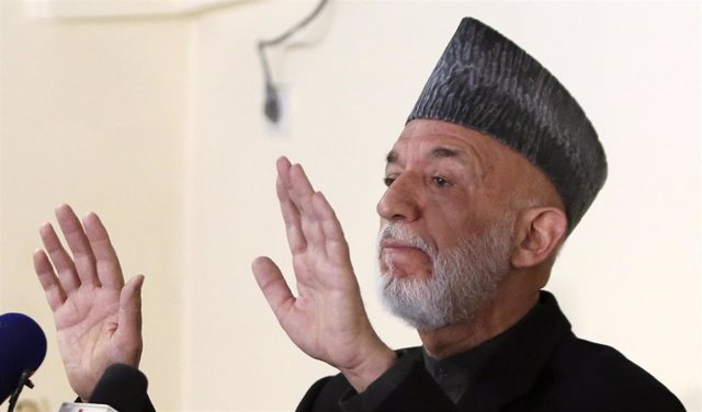 Archivo - El expresidente de Afganistán Hamid Karzai durante una conferencia de prensa en Kabul