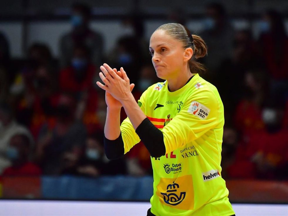 Silvia Navarro con la selección española femenina de balonmano
