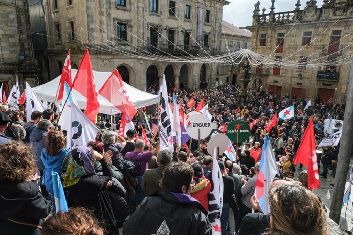 Miembros del comité intercentros de la Corporación de Radio e Televisión de Galicia (CRTVG) se manifiestan contra la manipulación informativa de la Xunta y el Partido Popular, a 6 de noviembre de 2022, en Santiago de Compostela