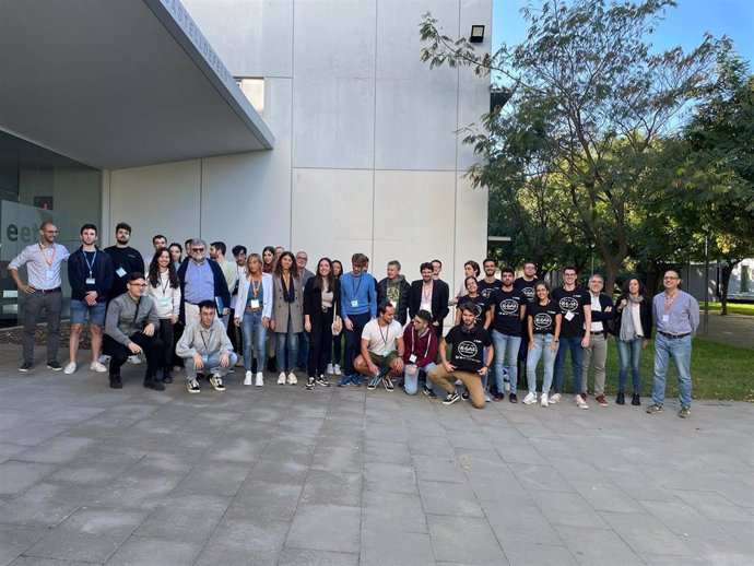 Foto grupal de los participantes de la cuarta edición catalana del Hackathon Cassini
