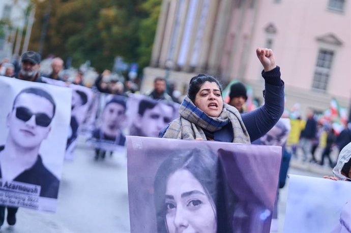 Archivo - Imagen de archivo de una protesta por la muerte de decenas de personas durante las protestas en Irán.