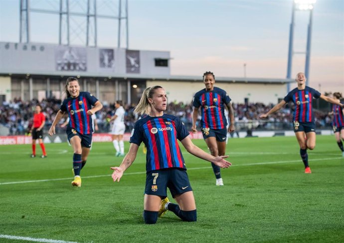 Ana Crnogorcevic celebrando el 0-1 en el Real Madrid-FC Barcelona de la Liga F 2022-2023