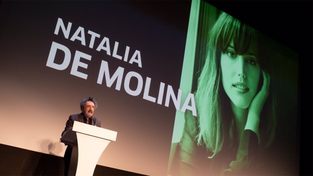 Natalia de Molina recibe el 'Premio Canal Sur Radio y Televisión a la Trayectoria' en el Festival de Sevilla