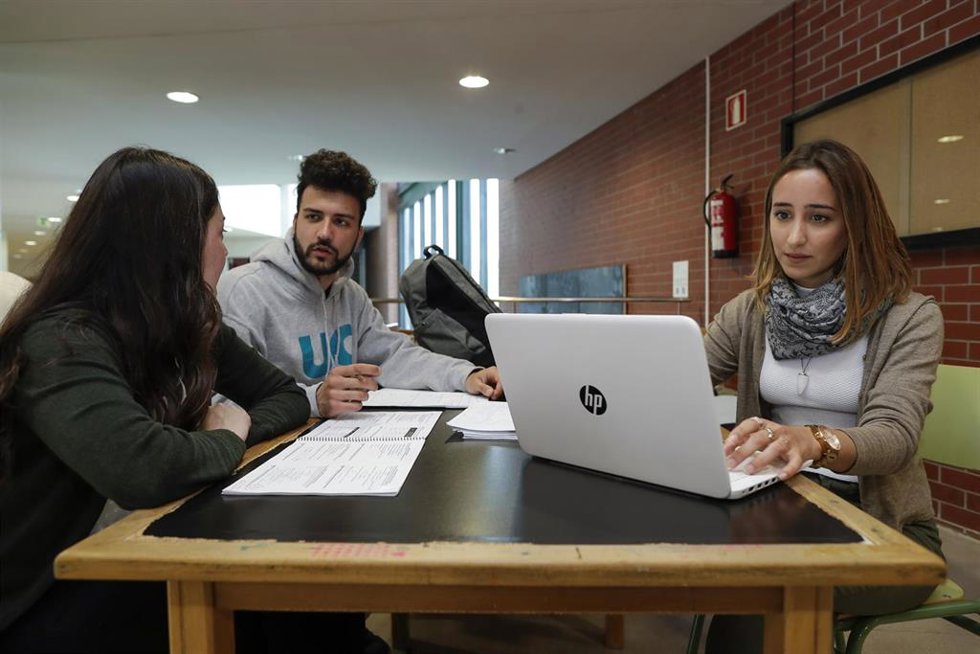 Estudiantes universitarios