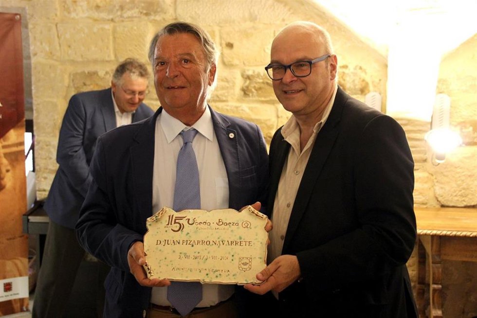 Archivo - Juan Pizarro (i), en una imagen de archivo junto a Manuel Fernández.