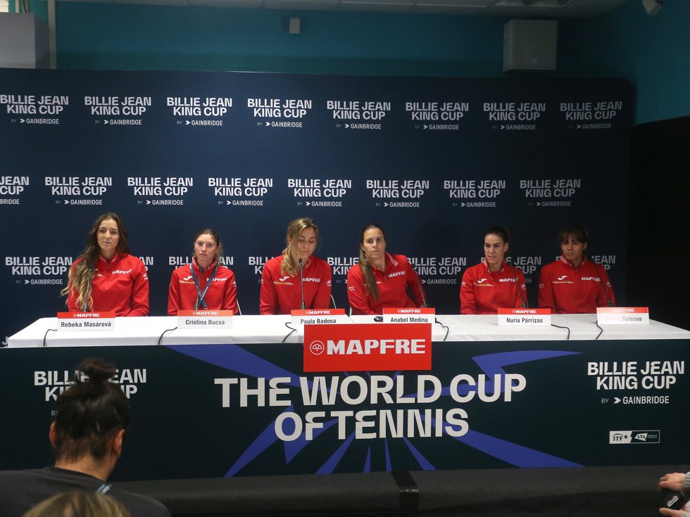 Anabel Medina junto al equipo español para las Finales de la Billie Jean King Cup 2022