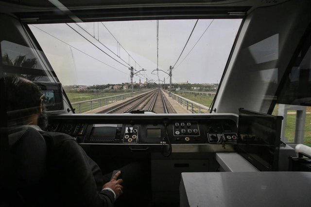 Archivo - Imagen de archivo de la línea 1 del Metro de Sevilla.